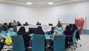 نشست نقد و بررسی آثار داستان نویسان طنز یزدی برگزار شد نشست نقد و بررسی آثار داستان نویسان طنز یزدی