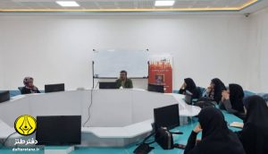 نشست نقد و بررسی آثار داستان نویسان طنز یزدی برگزار شد نشست نقد و بررسی آثار داستان نویسان طنز یزدی