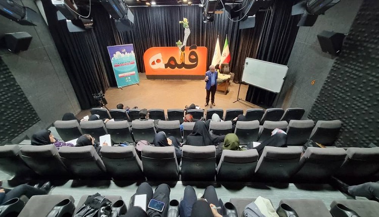 در جلسه دوم کارگاه شعر طنز مطرح شد؛ خیال انگیزی مرز شعر و نثر است